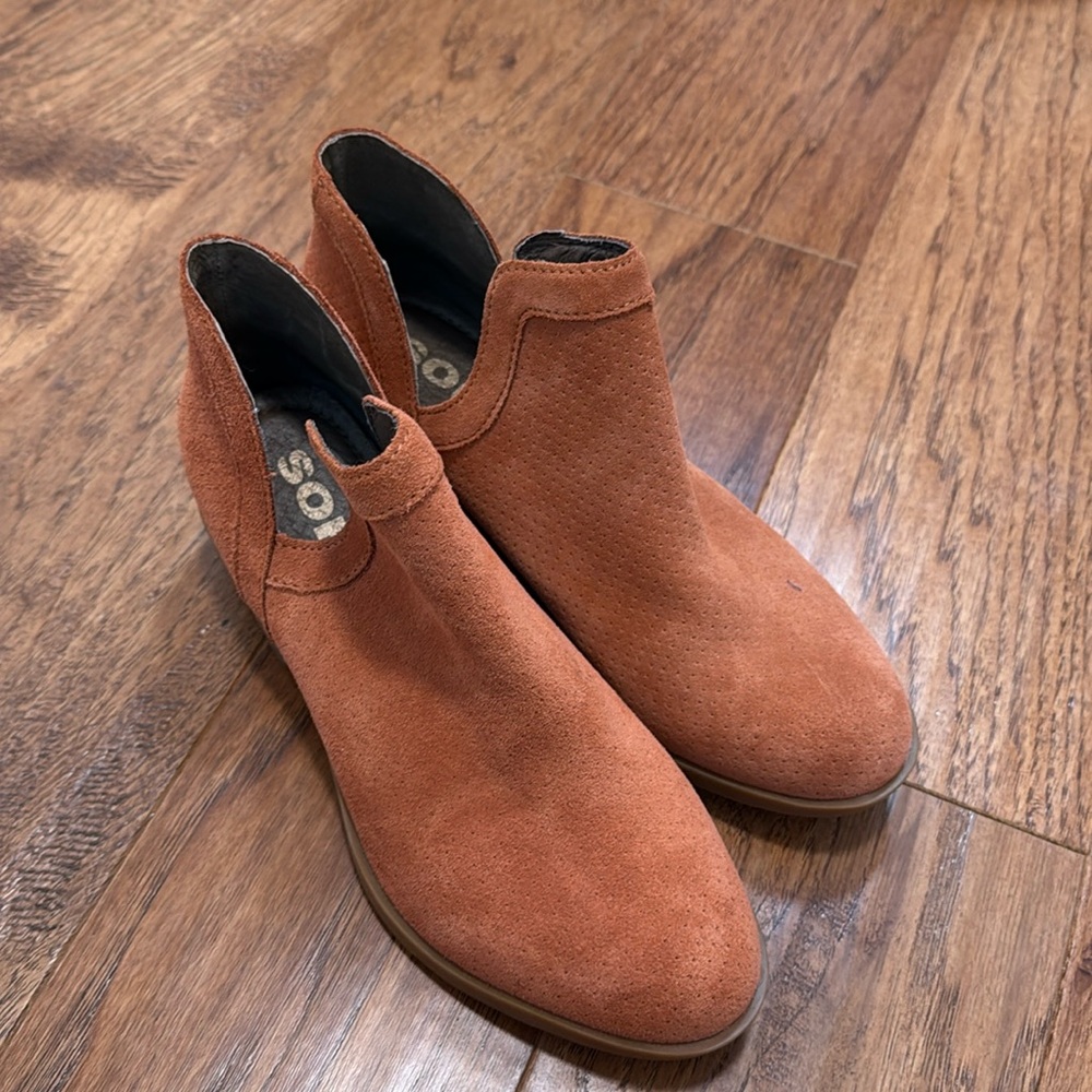 Sorel Booties! Burnt Orange Size 7. NWOT or box